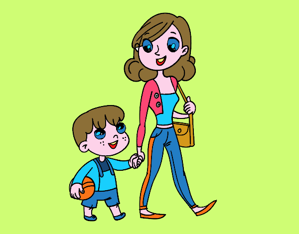 Madre che cammina con un bambino