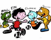 Markolin, Eze, Centralito e Renato giocare a calcio