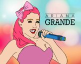Ariana Grande cantando