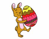 Coniglio con enorme uovo di Pasqua