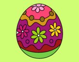 Uovo di Pasqua fatto in casa con fiori