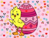 Pulcino simpatico con uovo di Pasqua